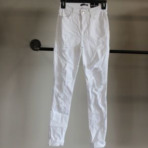 Fashion Nova, size 7\27, white distressed skinny jeans NWT